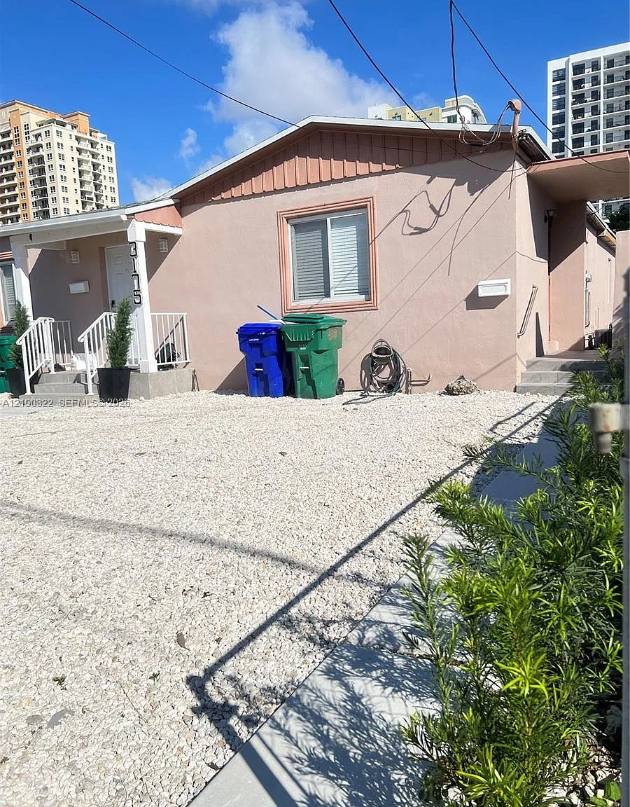 Amnd Miami Suburban Acres — Photo 2