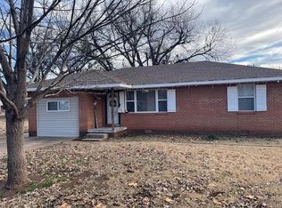 303 SW 7th St, Lindsay, OK 73052