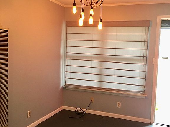 2nd image of 513 E Antonio St