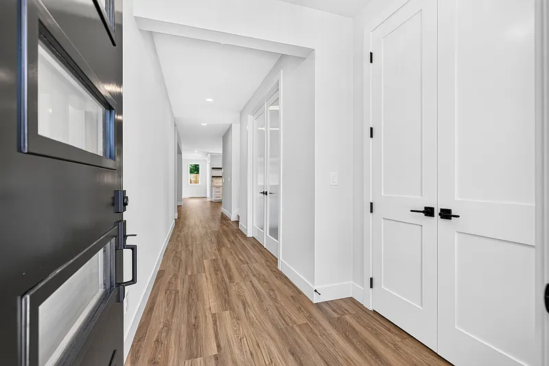 5 bed, 4.0 bath, 4305 sqft, $6,500 — Photo 3