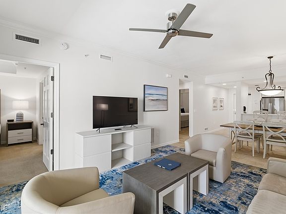 4th image of 221 9th St S #207