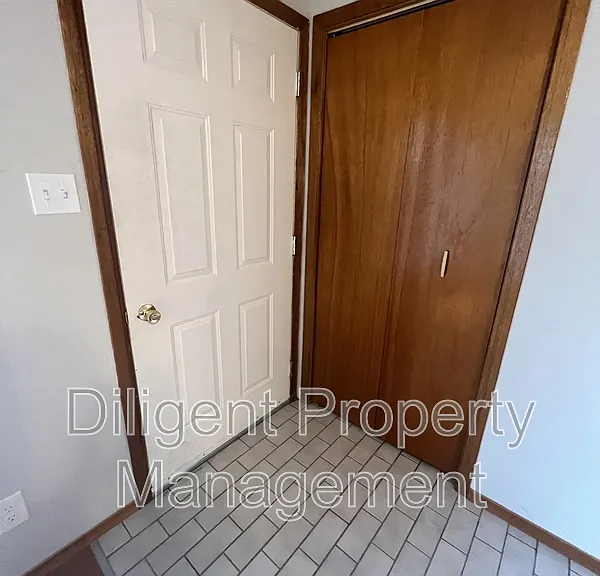 926 Dainard Dr #5 — Photo 6