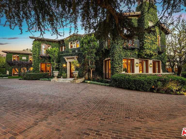 1550 Amalfi Dr — Photo 44