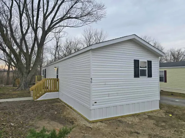 613 Polk St #90, De Soto, IA 50069