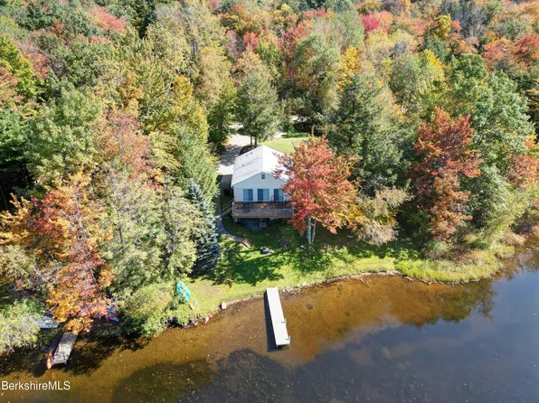 302 Sherwood Dr, Becket, MA 01223