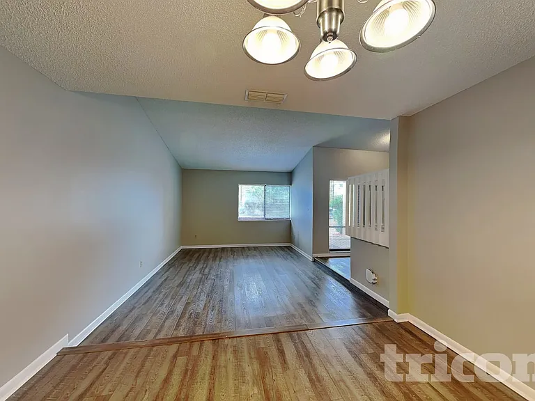 1311 Corner Oaks Dr — Photo 15