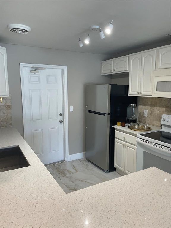 1010 NE 24TH Street, photo 9