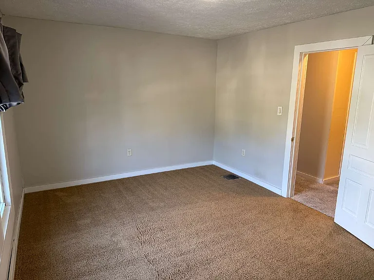 2124 Eastern Ave NE — Photo 35