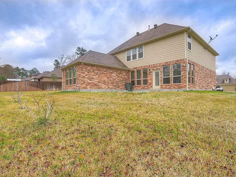 3720 Daisy Ln — Photo 2