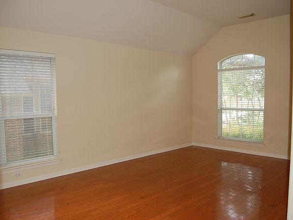 3rd image of 6522 Amber Oak