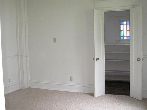 5th image of 437 N Roosevelt Ave
