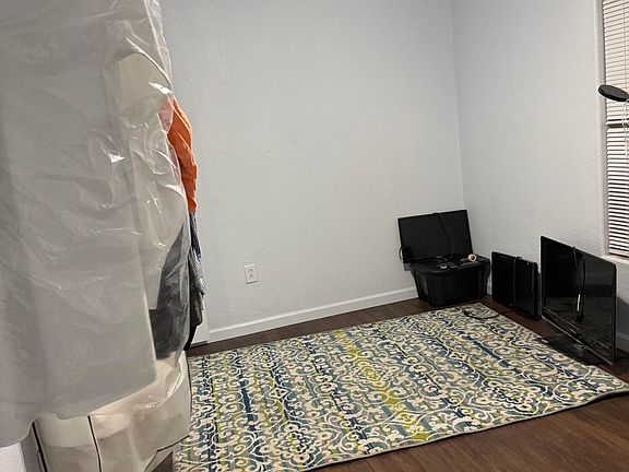 4th image of 3048 W Curtis Rd