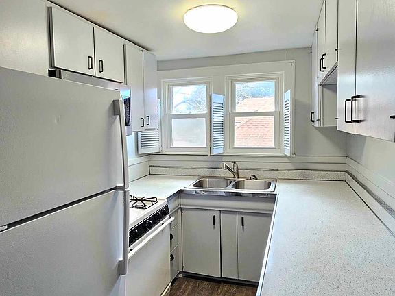 5th image of 405 Pearl St