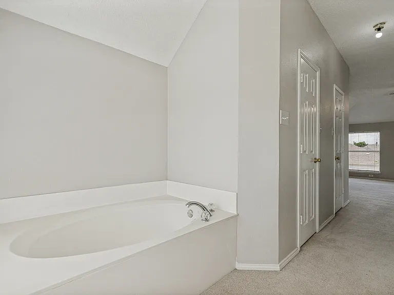 3900 Columbus Dr — Photo 34