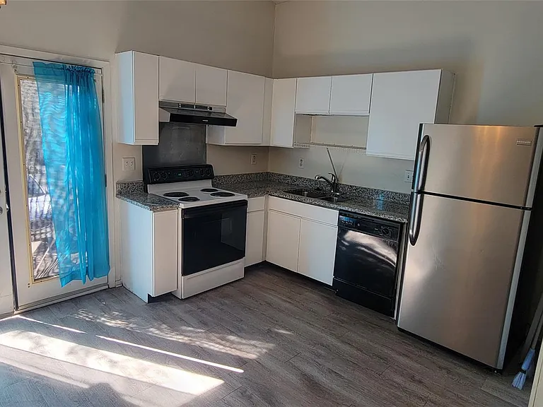 1015 E Yager Ln #69 — Photo 3