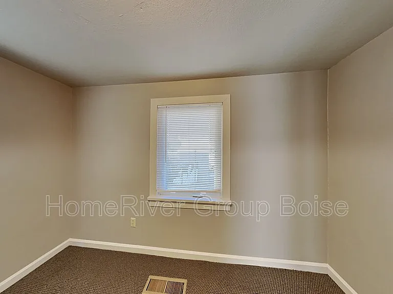 2688 W Grover Ct — Photo 6