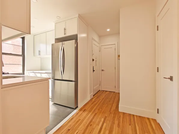 52-02 39th Avenue image 5 of 8