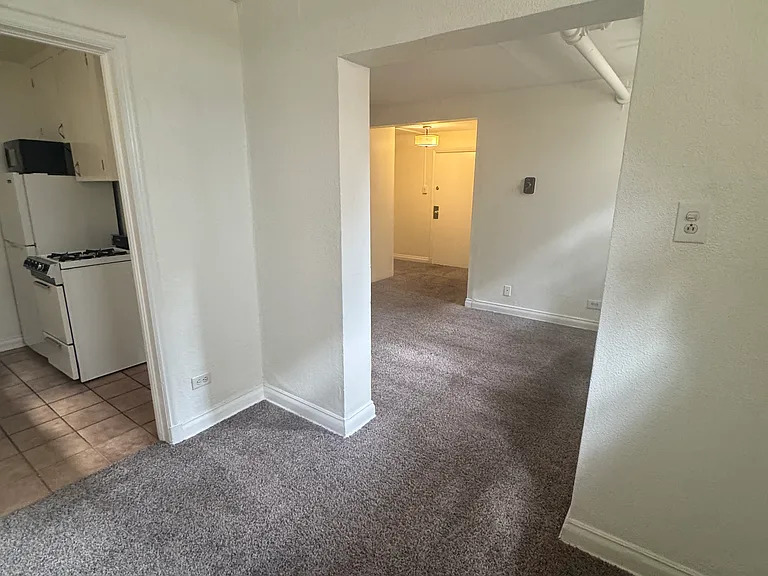 931 N Emerson St #9 — Photo 11