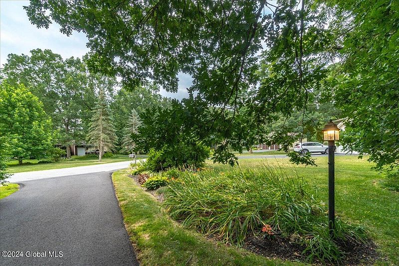 4th image of 17 Northwood Drive