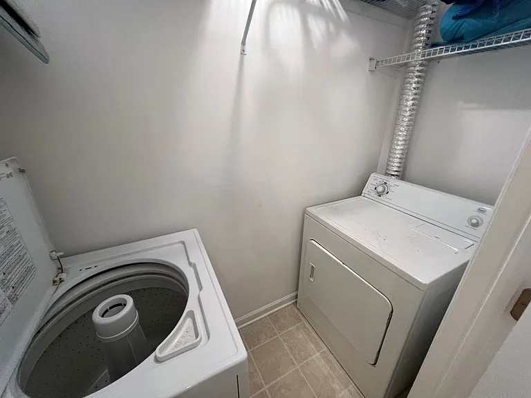 555 Tayrn Dr — Photo 10