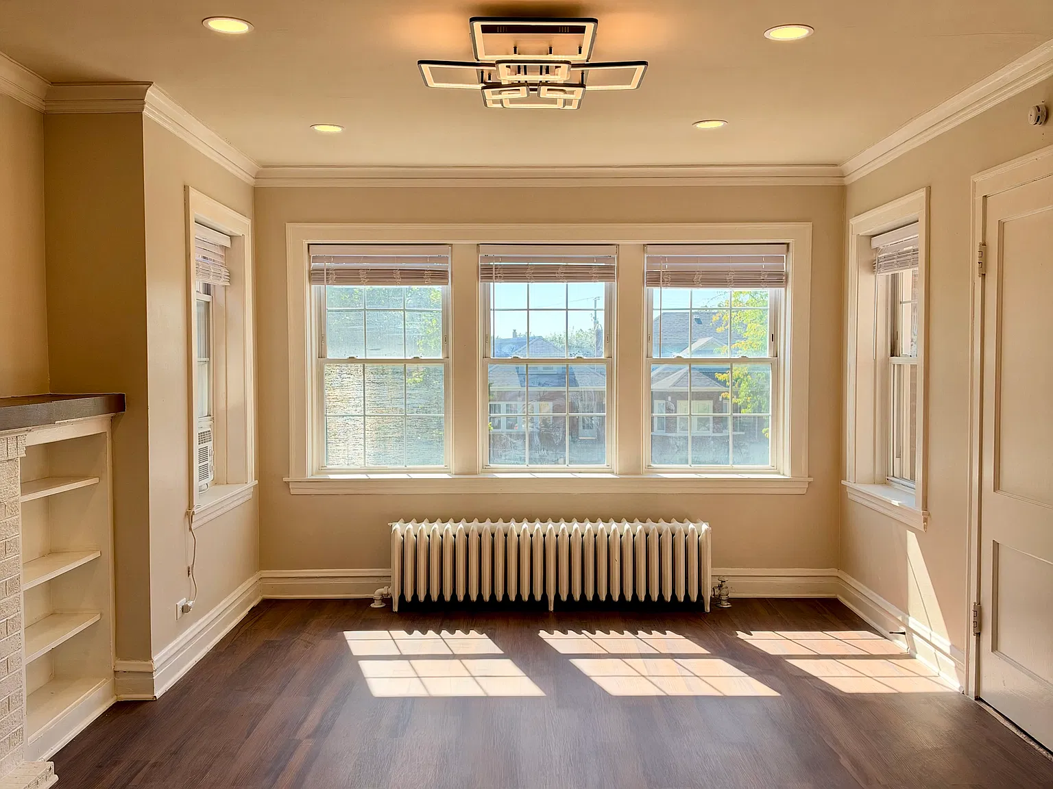 3 bed, 1100 sqft, $2,300 — Photo 1