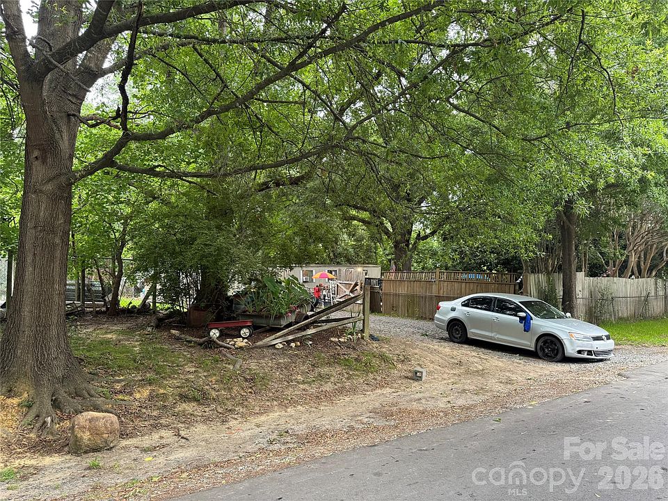 1st image of 612 Friendship Dr #121