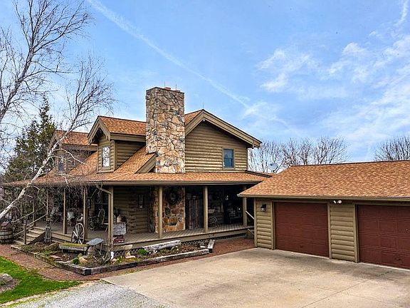 3rd image of 2670 Camelot Dr
