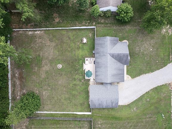5th image of 112 Aaron Dr