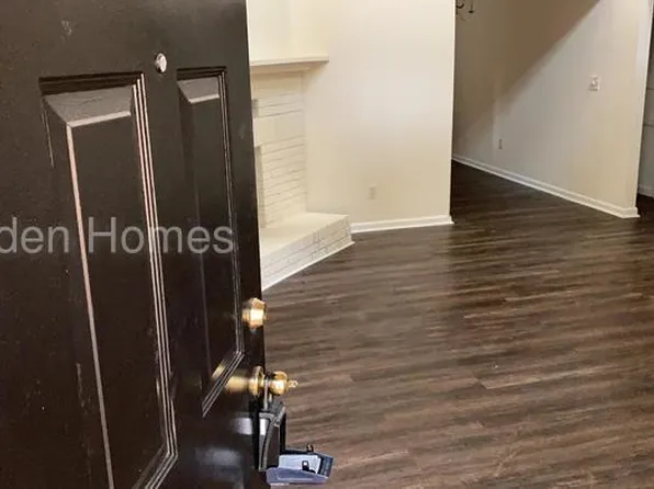 423 Charleston Ln, Lawrenceville, GA 30046