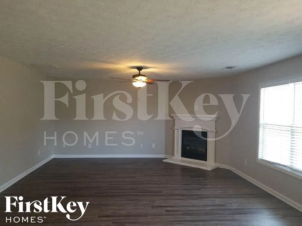 4 bed, 2.5 bath, 2276 sqft, $2,665 — Photo 2
