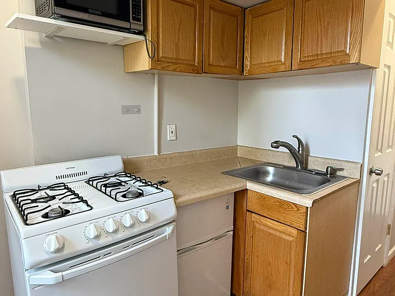 71 W 71st St #2E — Photo 1