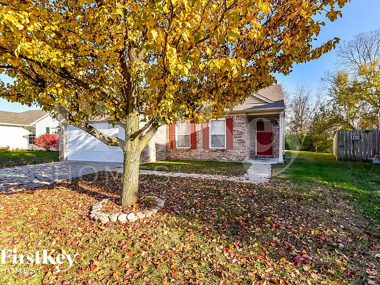 8823 Youngs Creek Ln — Photo 2