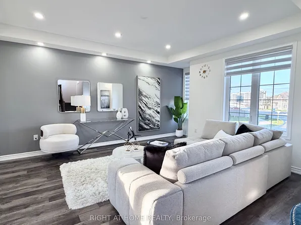 1222 Rose Way #21, Milton, ON L9E 1P1