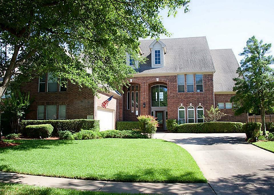 1st image of 215 Kingfisher Dr