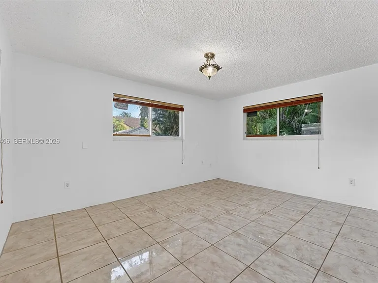 1401 NE 200th Ter — Photo 24