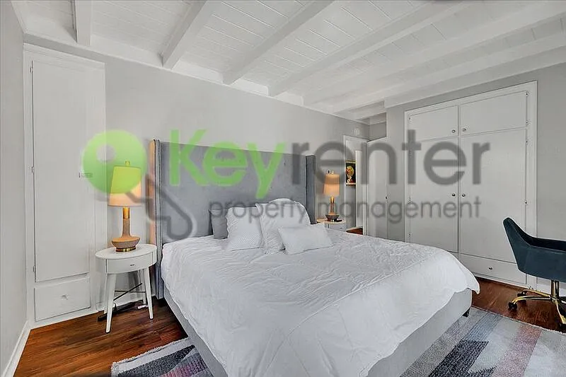 3 bed, 1.0 bath, 900 sqft, $2,750 — Photo 4