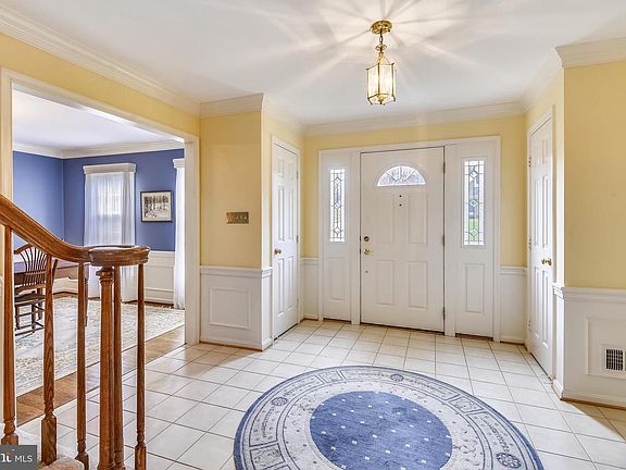 3rd image of 8311 Argent Cir