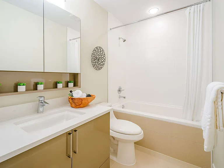 Iron Point Apartments — Photo 10
