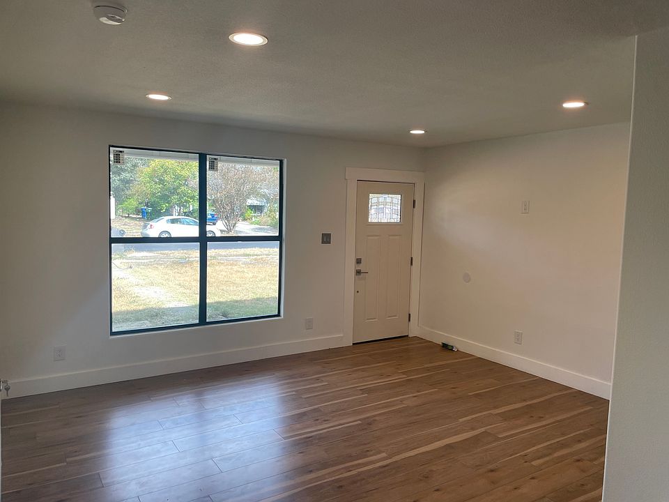1st image of 370 E Ackard Pl