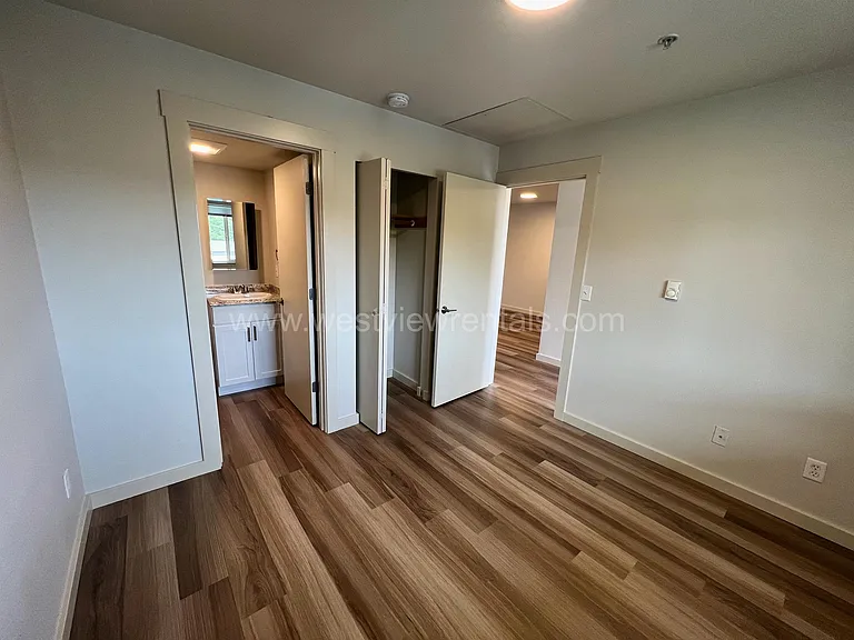 135-139 Prince Ave — Photo 179