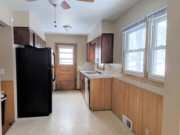 5th image of 3225 S 91st St