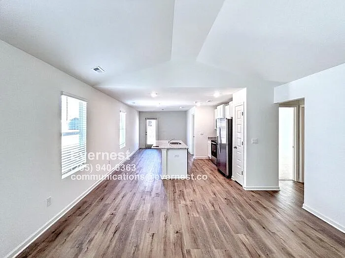 1435 Long Leaf Ln #154 — Photo 3