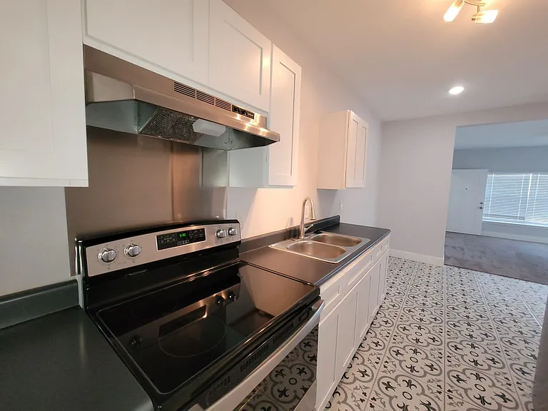 1026 W French Pl #3 — Photo 10