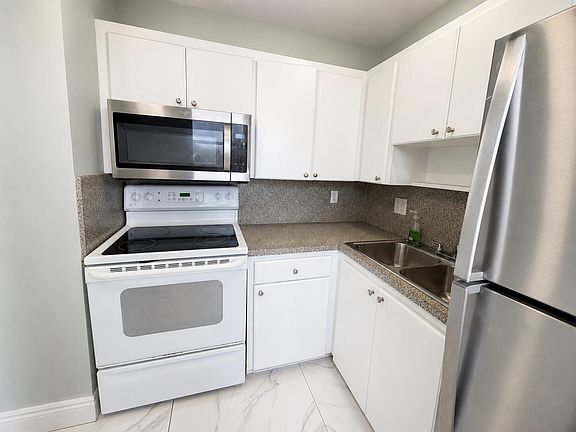 4th image of 941 CRYSTAL LAKE Drive #309