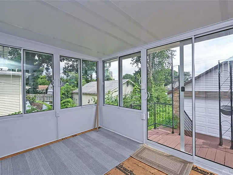 2368 Fauver Ave — Photo 32