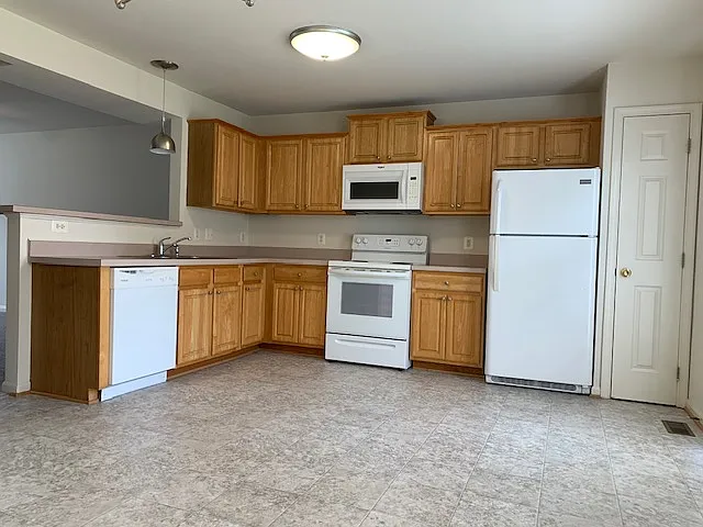 3 bed, 1920 sqft, $2,350 — Photo 4