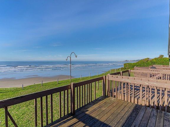 4th image of 801 NE Coast St #2