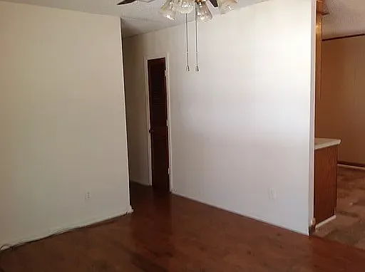 3 bed, 1100 sqft, $1,100 — Photo 3