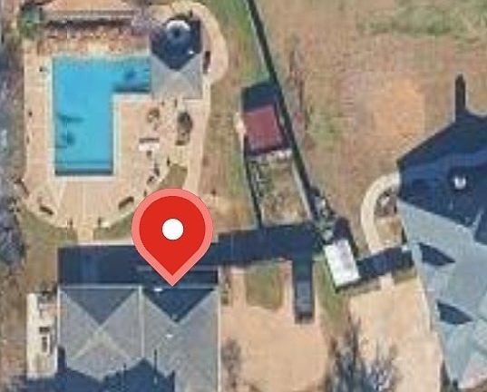 2nd image of 1601 Village Trl