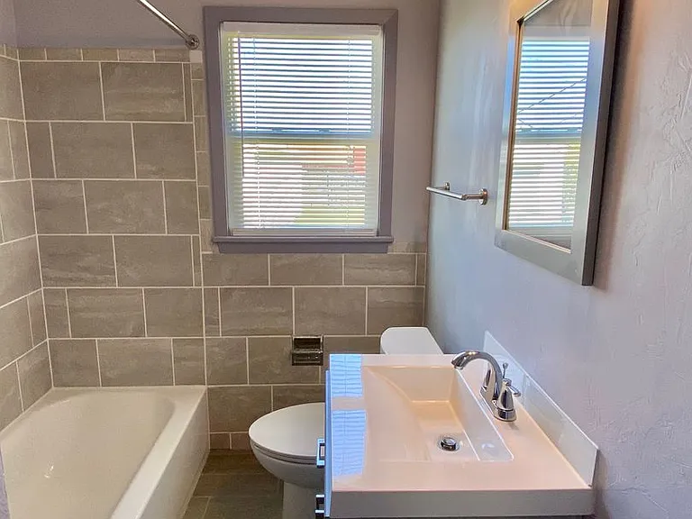 709 E Steed Dr — Photo 8